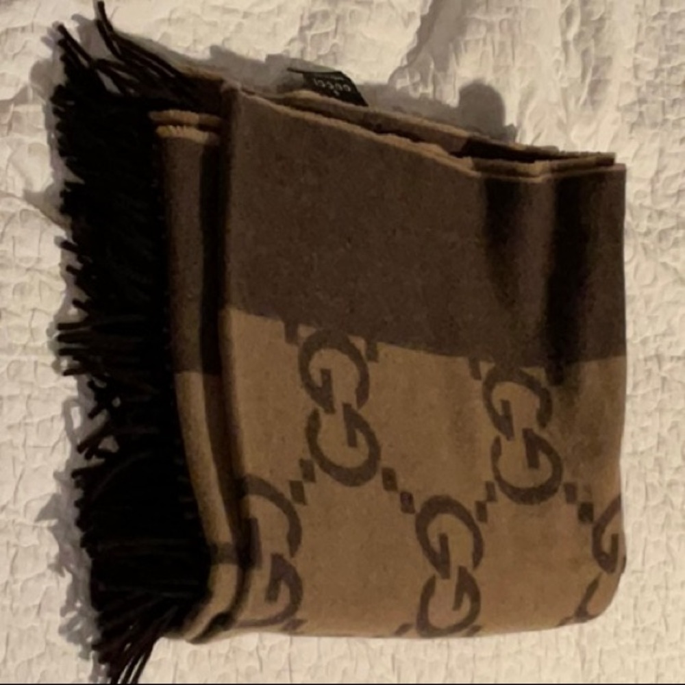GUCCI Two Tone Wool Throw Blanket - Picture 2 of 12